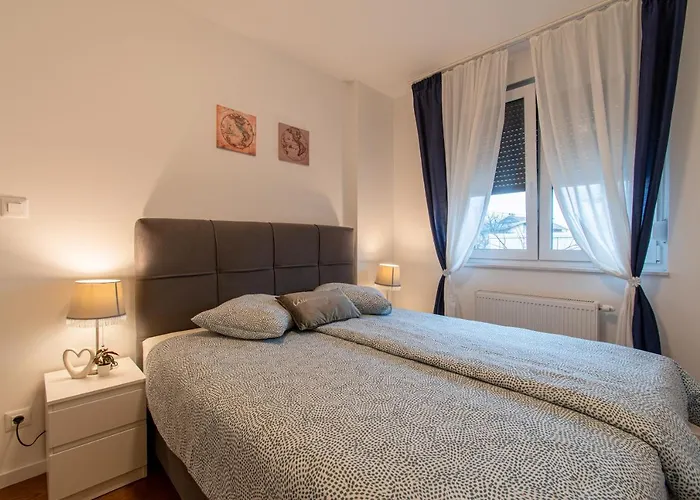 Flexible Selfcheckins 39 - Zagreb - Parking - New